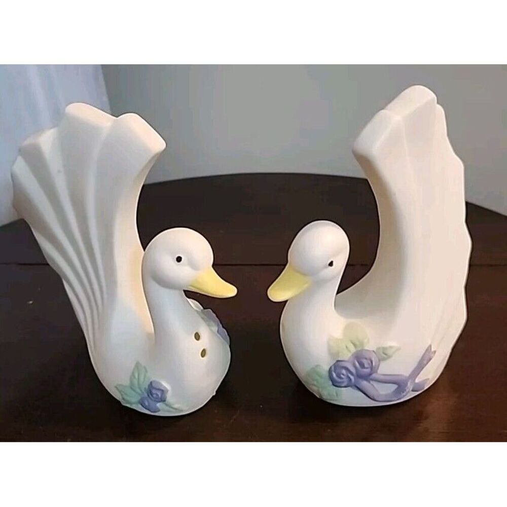 Vintage, Swans with Purple flower Salt and Pepper Shaker.